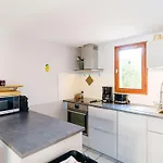 Climatisée 3 Pièces Pour 4 Pers., Avec Wifi, Parking Et Piscine - Proche - Fr-1-409-93 * Gruissan