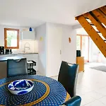 Climatisée 3 Pièces Pour 4 Pers., Avec Wifi, Parking Et Piscine - Proche - Fr-1-409-93 Villa Gruissan