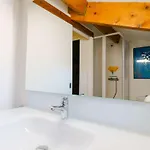 Climatisée 3 Pièces Pour 4 Pers., Avec Wifi, Parking Et Piscine - Proche - Fr-1-409-93