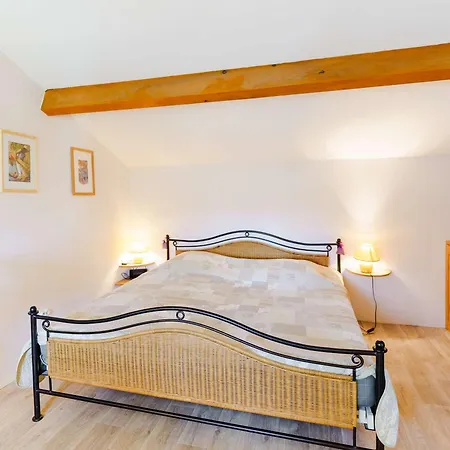 Climatisée 3 Pièces Pour 4 Pers., Avec Wifi, Parking Et Piscine - Proche - Fr-1-409-93 Villa