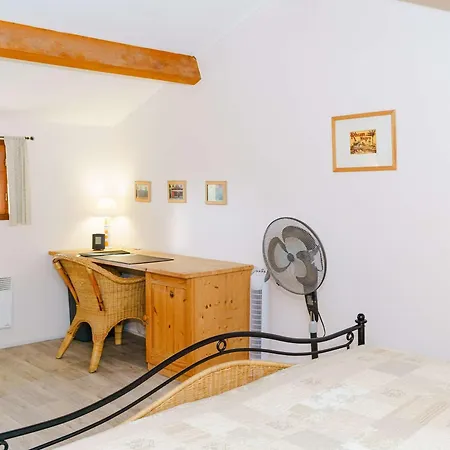 Villa Climatisée 3 Pièces Pour 4 Pers., Avec Wifi, Parking Et Piscine - Proche - Fr-1-409-93