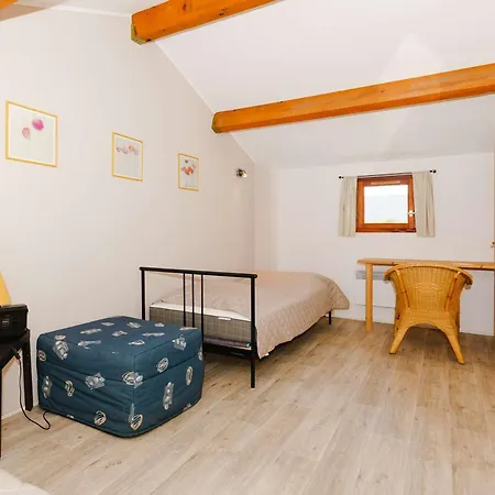 Climatisée 3 Pièces Pour 4 Pers., Avec Wifi, Parking Et Piscine - Proche - Fr-1-409-93 *