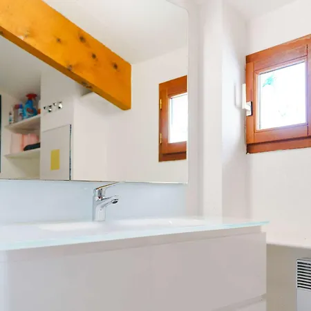 Villa Climatisee 3 Pieces Pour 4 Pers., Avec Wifi, Parking Et Piscine - Proche - Fr-1-409-93 *